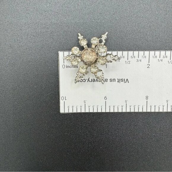 Vintage 1940s Starburst Snowflake Lapel Brooch - Picture 13 of 13